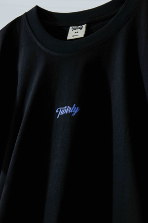 كابسول ٢٢ - تيشيرت طباعة نسائي