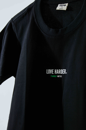 كابسول ٢٢ - تيشيرت طباعة نسائي